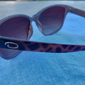 O by Oscar de la Renta sunglasses